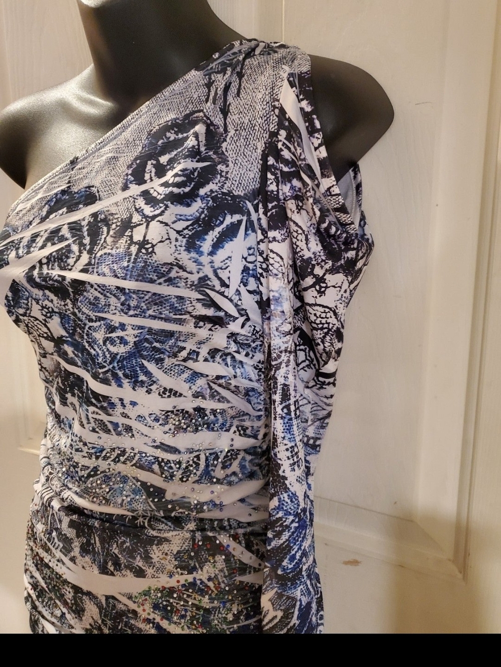 Cristinalove One-Shoulder Navy and White Abstract Bodycon Dress - Picture 3 of 9